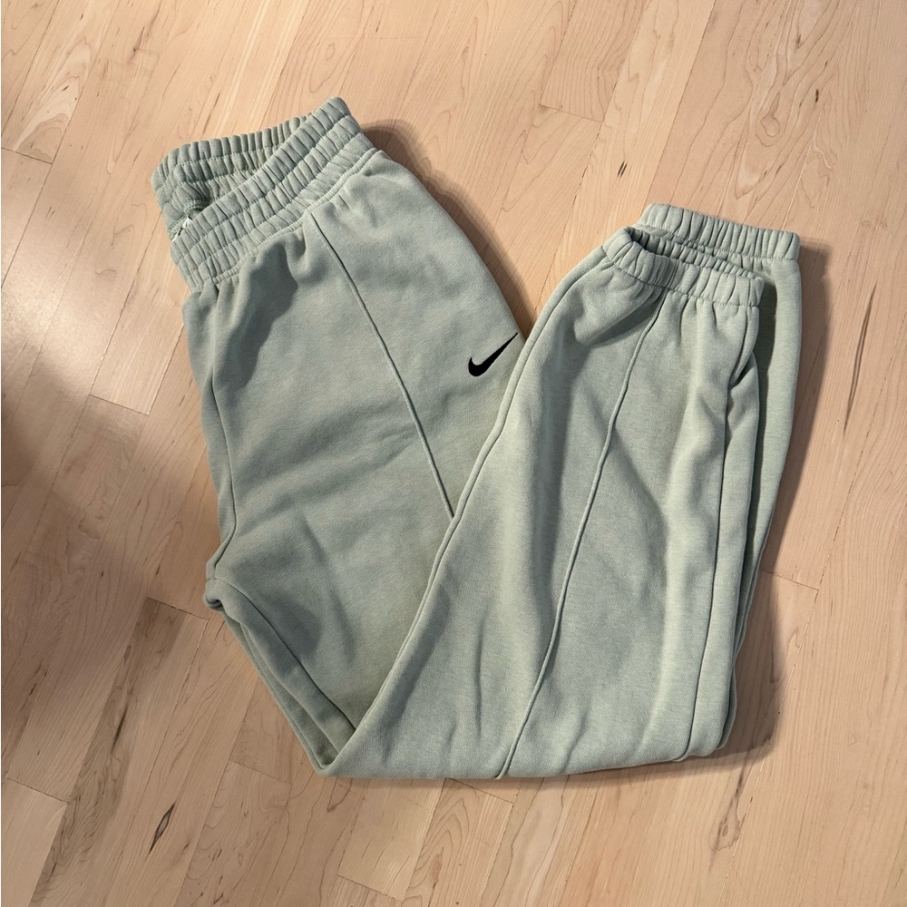 Nike Women’s Sweatpants - Light Green